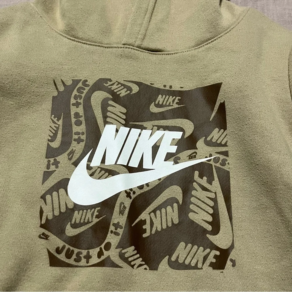 Nike Big Kids Beige Tan Hoodie with Graphic Logo Kids Size Medium Brown
